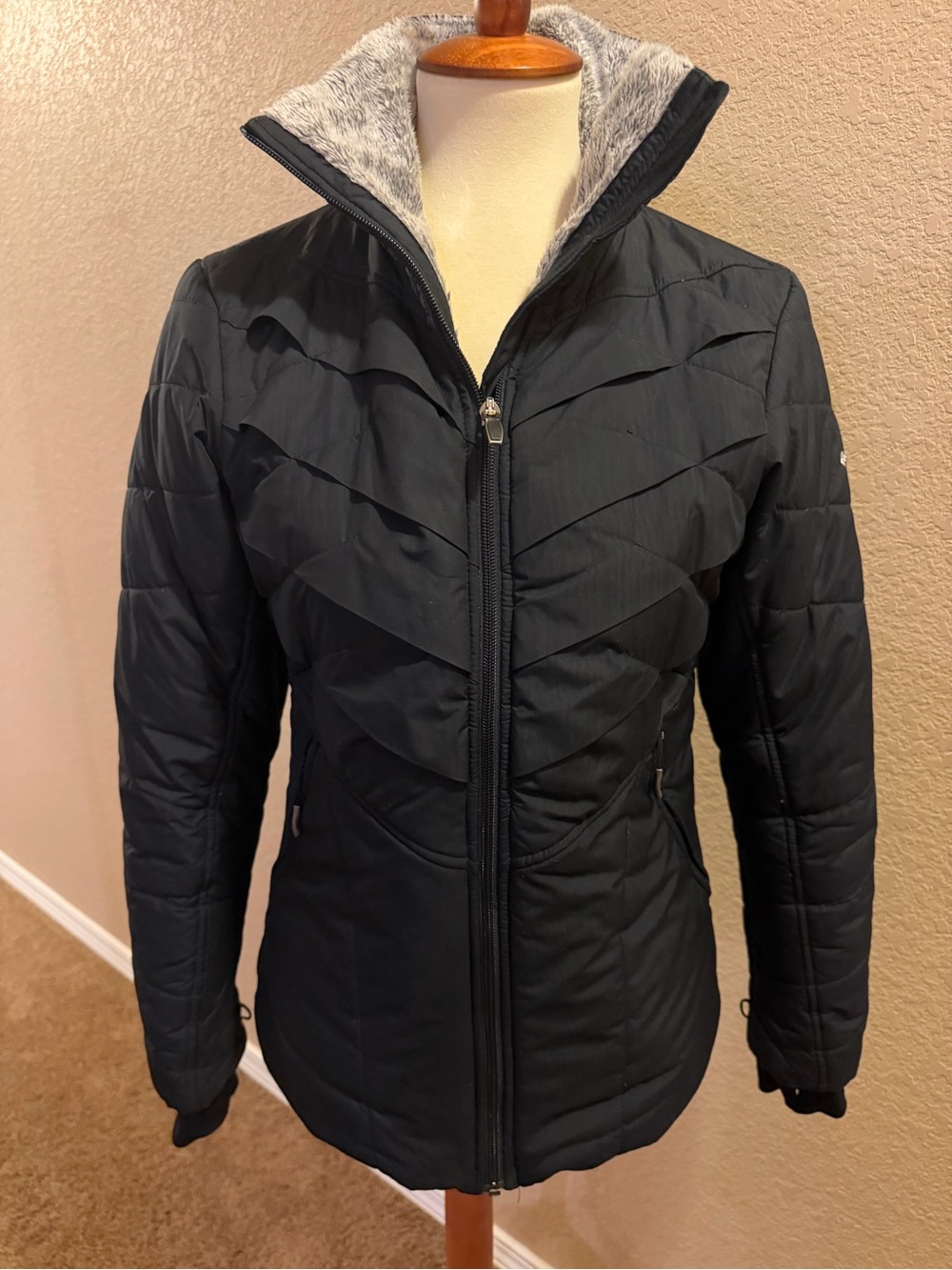 Columbia Black Quilted Puff Jacket with Faux-Fur Lined Collar